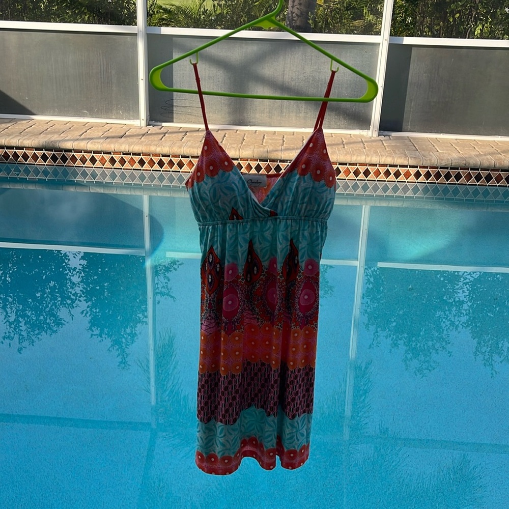 Chelsey Dress, good condition, it has orange, turquoise and pink colors.